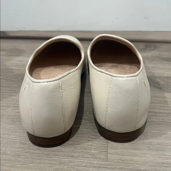 New! Vionic Cream Willa II Slip On Leather‎ Loafers, Size 7. - Picture 4 of 7